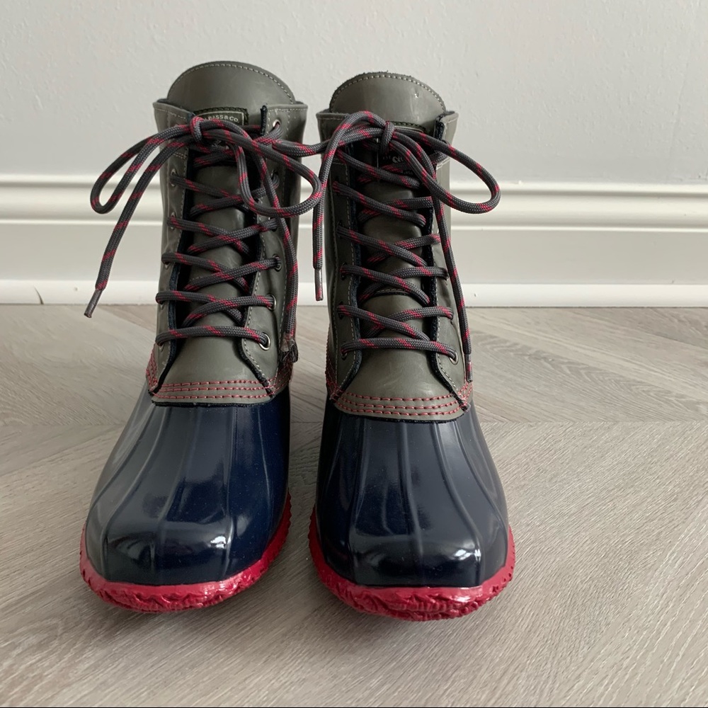 (Never worn) Bass & Company Gray Duck Boots Sz 9